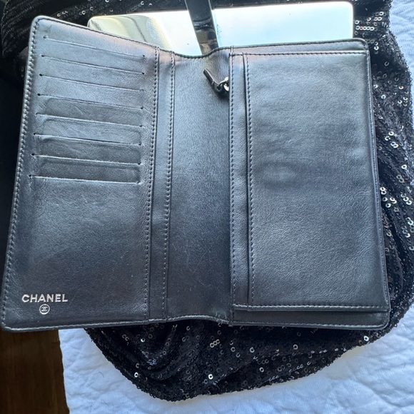 Chanel Wallet-Pre Loved - Picture 2 of 4